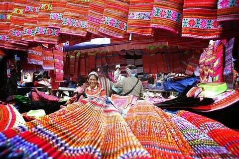 Amazing Bac Ha Market Sunday tour