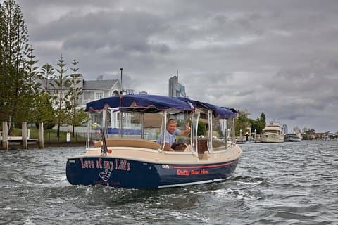 Gold Coast Private Lime con patrón en el agua Canal Cruise