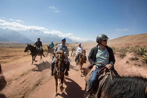 Tour privado de medio día a caballo por Cusco