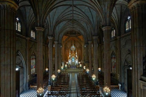 Führung durch die historische Basilika San Sebastian (Manila)