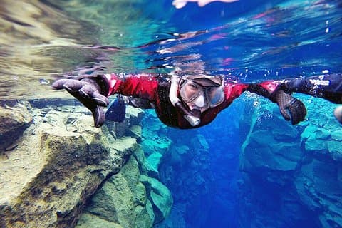 Silfra Drysuit Snorkeling avec photos gratuites - Rencontre sur place