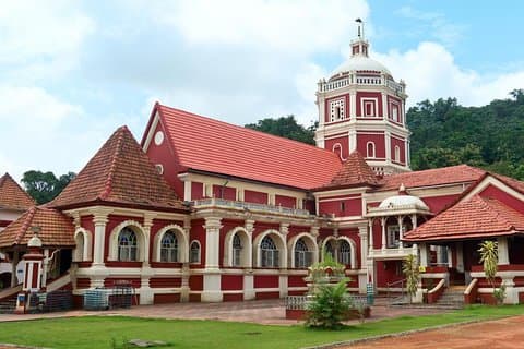 Privé Culturele Tour: Ancestral Goa, Shantadurga-tempel en Spice Village inclusief lunch