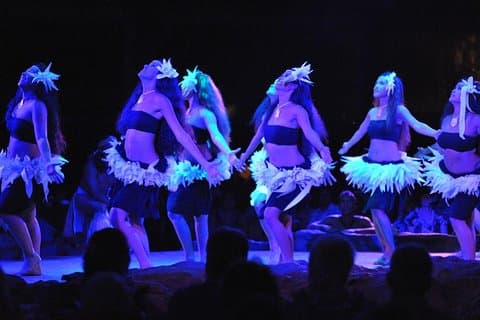 Kauai: Luau Kalamaku with Manor House 4-Course Dinner & Show