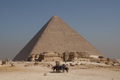Private Tour of Saqqara, Memphis, and Giza with Three Meals