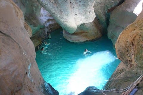 Dagstur: Wadi Shab och Bimah Sinkhole