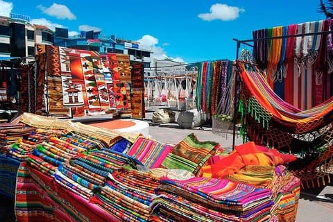 Otavalo Marketplace e Cotacachi Town di Quito