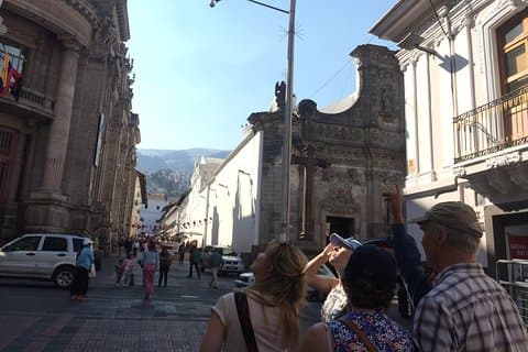 Excursión de medio día por la ciudad de Quito visitando el Centro Histórico y Panecillo