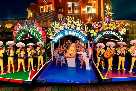 Mexikansk kväll på Xoximilco! Rundtransport från Cancun