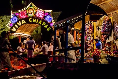 Xoximilco Night Cruise med rundtransport fra Tulum City