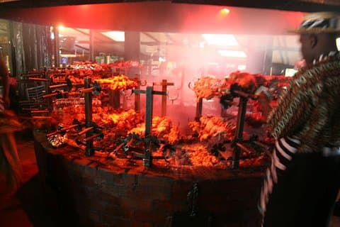 Almoço no Carnivore Restaurant em Nairobi