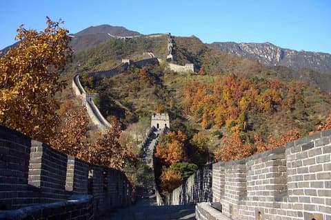 Excursão particular de meio dia à Grande Muralha de Mutianyu, incluindo ida e volta em bondinho ou tobogã