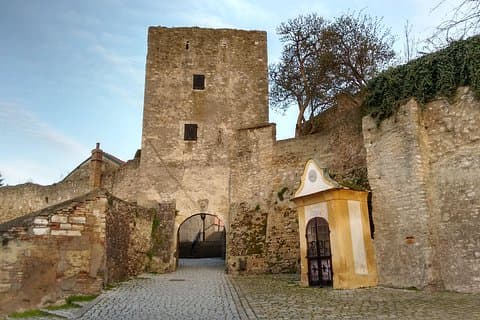 2-Hour Private Hiking Tour to Meet History at Braunsberg Mountain from Vienna