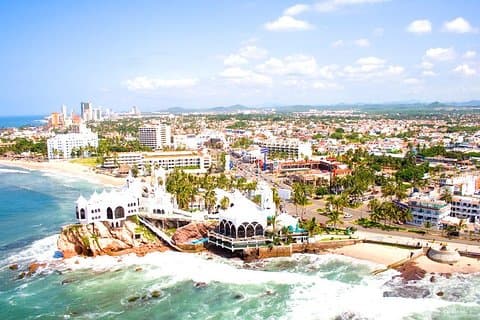 Day Pass à Mazatlan Beach Front Resort avec déjeuner