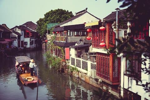 Punti culminanti della città di Shanghai all-inclusive e tour di un giorno in città di Zhujiajiao Water Town