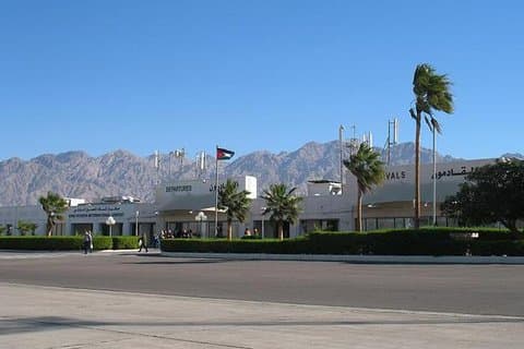 Transfert privé de l'aéroport d'Aqaba aux hôtels de la ville d'Aqaba
