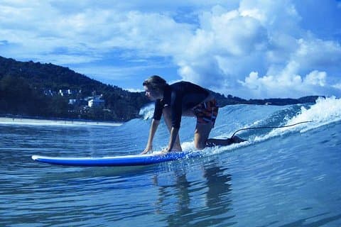 Privé surfles: 1 uur golfen op Kata Beach