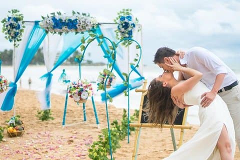 Cerimonia di matrimonio sulla spiaggia esotica dello Sri Lanka