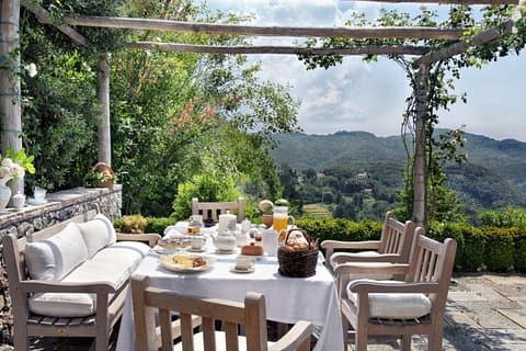 Esperienza di mezza giornata per Pranzo e Degustazione di Vini nei dintorni di S.Gimignano