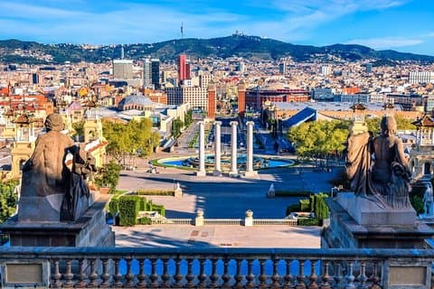 Excursão particular personalizada em Barcelona por ônibus VIP da Mercedes e guia de especialistas pessoais