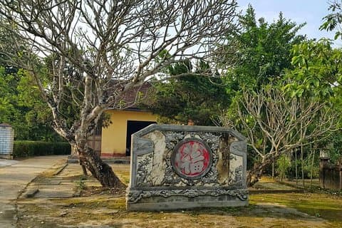 Hue Private tour to Thuy Bieu village 1 day