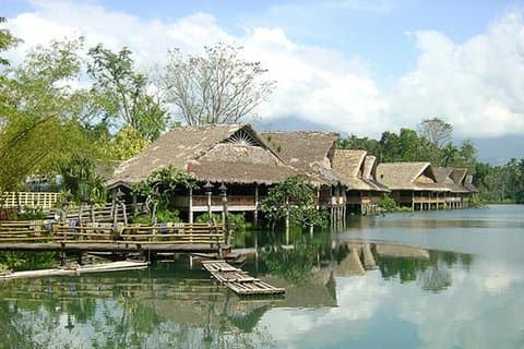 Privat tur: Villa Escudero med frokost fra Manila