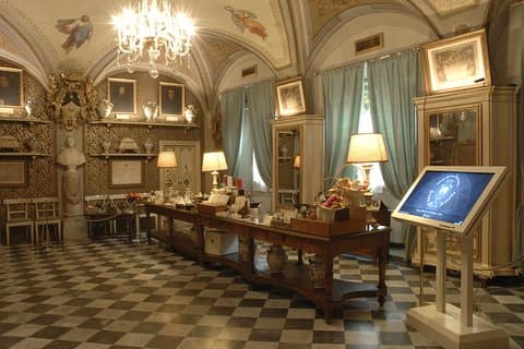 Visite guidée privée de la basilique Santa Maria Novella de Florence et de son Officina Profumo Farmaceutica