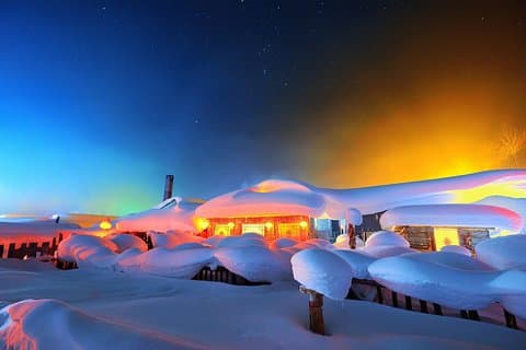 宿泊施設を備えたハルビンからの中国の雪の町での一泊体験