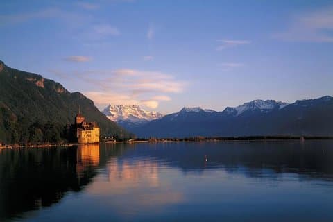 Chillon Castle & Chaplin's World Tour med cruise fra Lausanne