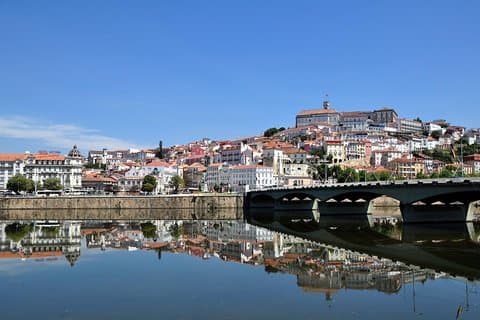 Excursión privada de día completo: patrimonio y universidad de Coimbra