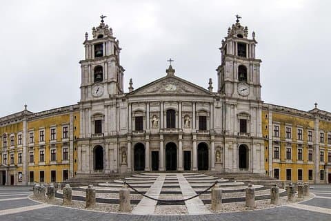 Excursión privada de día completo - Patrimonio de Mafra con Ericeira
