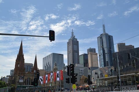 Melbourne Hotel zum Flughafen Privater Transfer bei der Abreise 12-Sitzer-Minibus