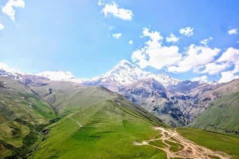 Full Day Jeep Tour till Kazbegi och Truso Gorge från Tbilisi