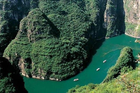 Longqingxia Gorge Cruise und Guyaju Cave Dwellings Private Tagestour