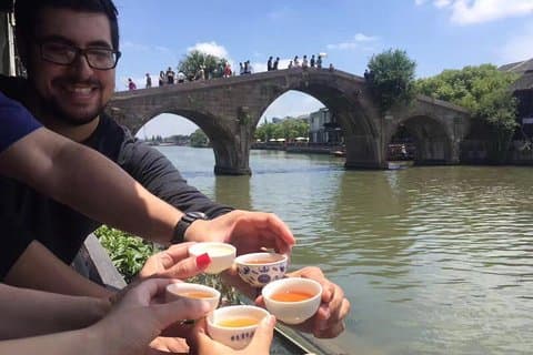 Excursão privada de meio dia: cidade aquática de Zhujiajiao com passeio de gôndola