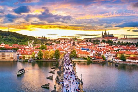 Prag halvdags privat guidad tur med bil eller fot med transfer