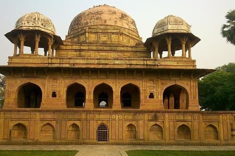 Privat Samma dag Heritage Tour till Chunar från Varanasi-med Vindhyachal