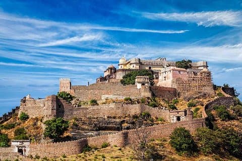 Visita turistica di Kumbhalgarh e Ranakpur Viaggio privato All Inclusive