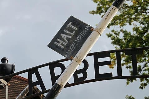 Dagtour Krakau en Auschwitz vanuit Warschau met een privéauto met lunch