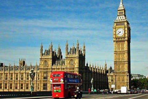 Private Transfer: Gatwick to Heathrow Airport Via London attractions