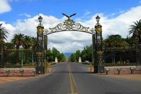 Bytur i Mendoza med Cerro de la Gloria