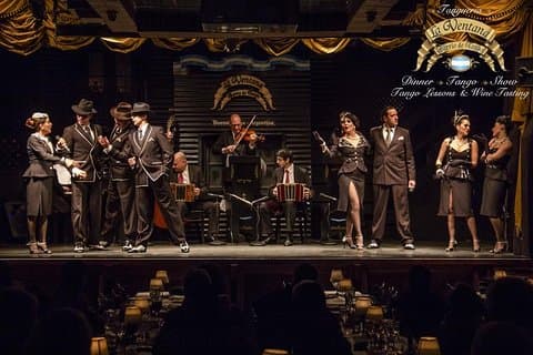 Dîner spectacle de tango + dégustation de vins à Buenos Aires