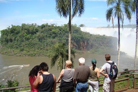 Tour di un'intera giornata visita alle cascate di Iguazu con trasferimenti dall'aeroporto