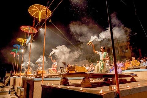 Ein dreistündiger spiritueller Spaziergang in Varanasi - der Stadt, die die Wahrheit erleuchtet