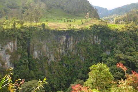 6-Hours Hiking in the Combeima Canyon