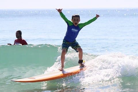 Surf & Sun: サーフィンレッスン+ビーチホッピングの楽しさ