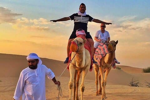 Caravane de Dubaï avec un barbecue et un barbecue