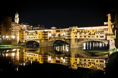 Recorrido a pie nocturno por Florencia: Historias de poder, amor y traición
