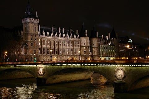 Paris bei Nacht zu Fuß: Geister, Geheimnisse und Legenden