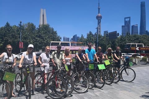 Traghetto sul fiume HuangPu e tour in bici delle principali attrazioni con pranzo locale