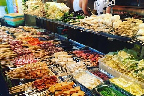 Visite nocturne des aliments dans la concession française de Shanghai